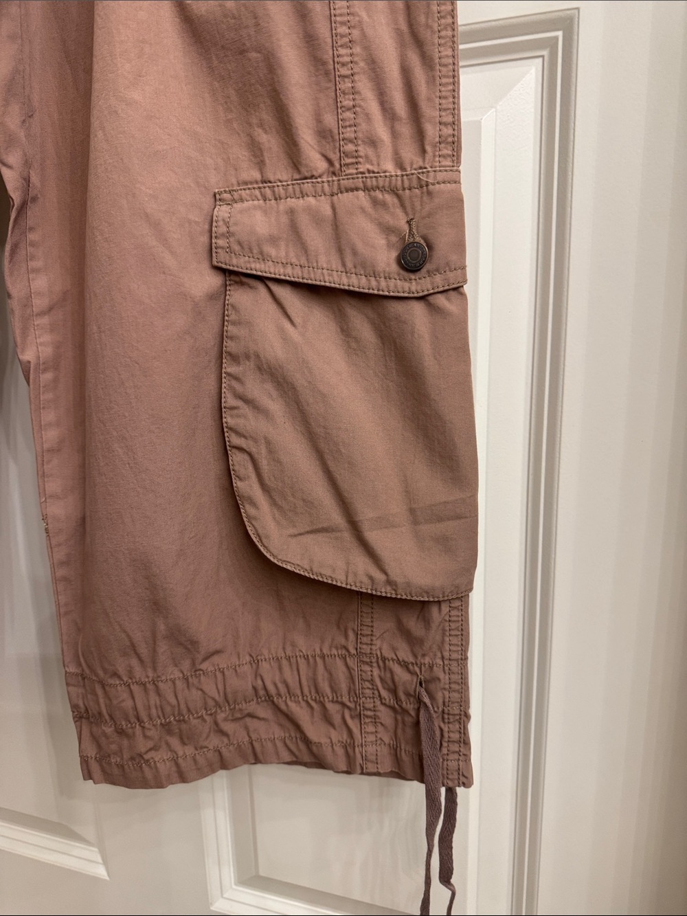 Victoria’s Secret “London Jean Chino” Light Brown Cargo Capris size 10 - Picture 4 of 7